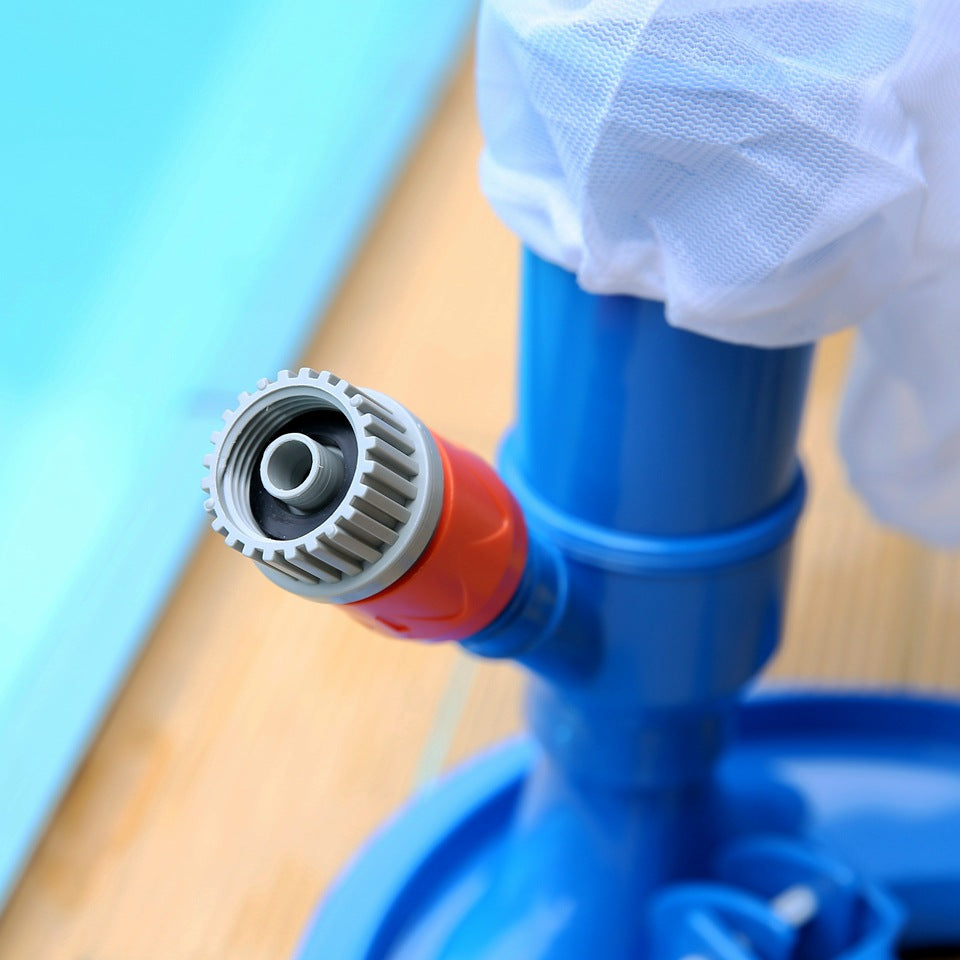 f14369f4a92b512b1f10c98266187e3fConnection point on pool vacuum cleaning head